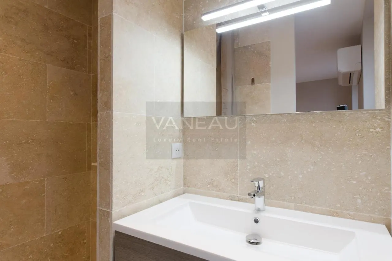 Apartment 2 Bedroom At 2 Minutes From The Palais Cannes