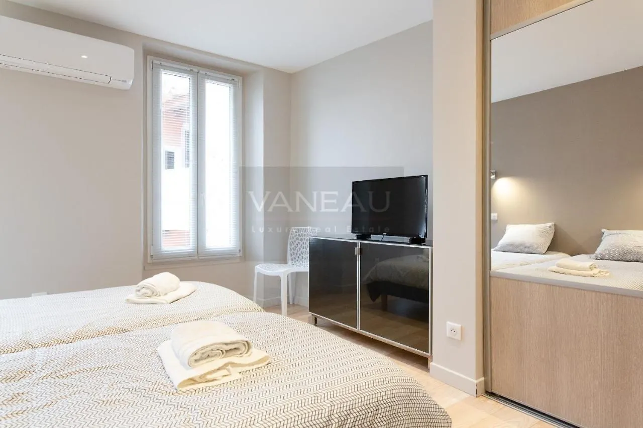Apartment 2 Bedroom At 2 Minutes From The Palais Cannes