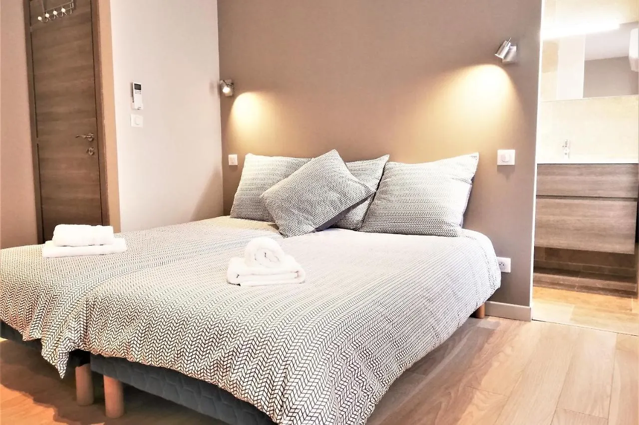 2 Bedroom At 2 Minutes From The Palais contacts